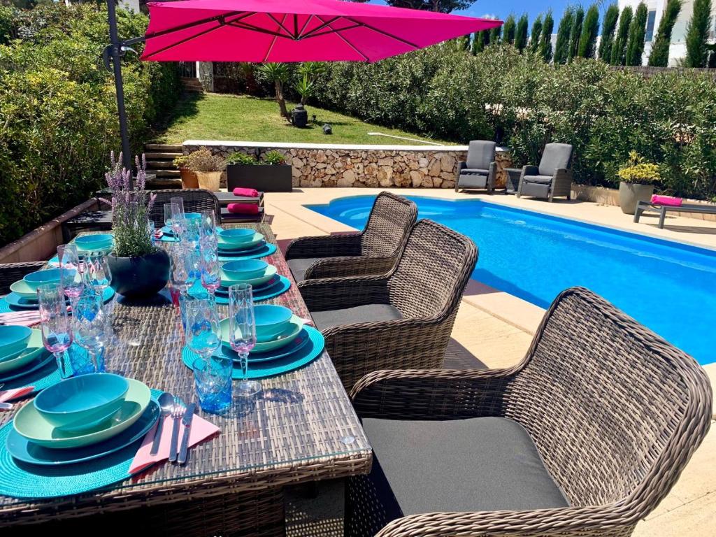 Bazén v ubytování Villa LUMI-Oleanda 8 Pers am Yachthafen Cala d' Or nebo v jeho okolí