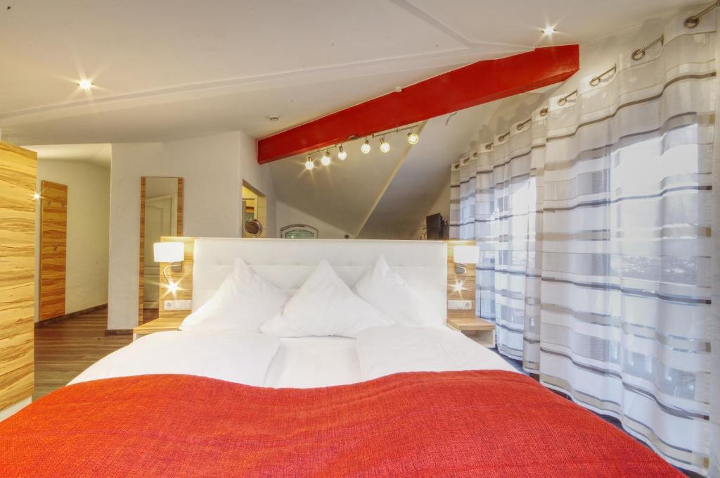 Postel nebo postele na pokoji v ubytování Hotel Jakob