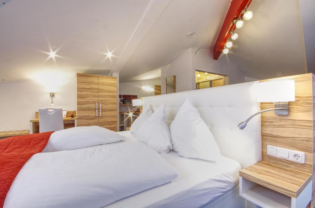 Postel nebo postele na pokoji v ubytování Hotel Jakob