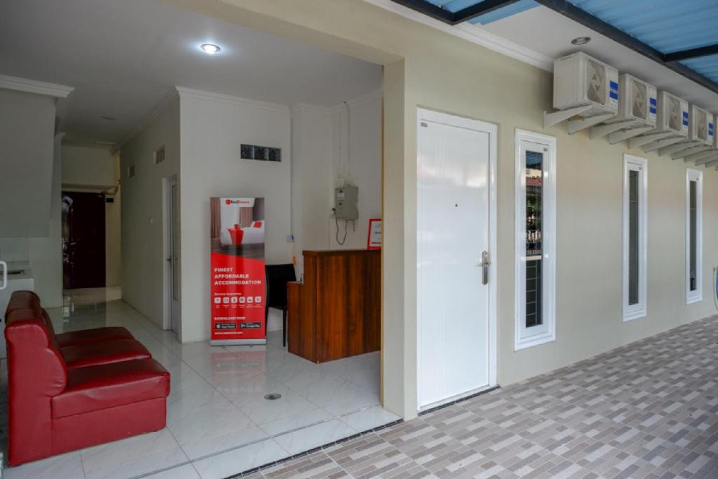 RedDoorz Hostel near Kota Lama Semarang