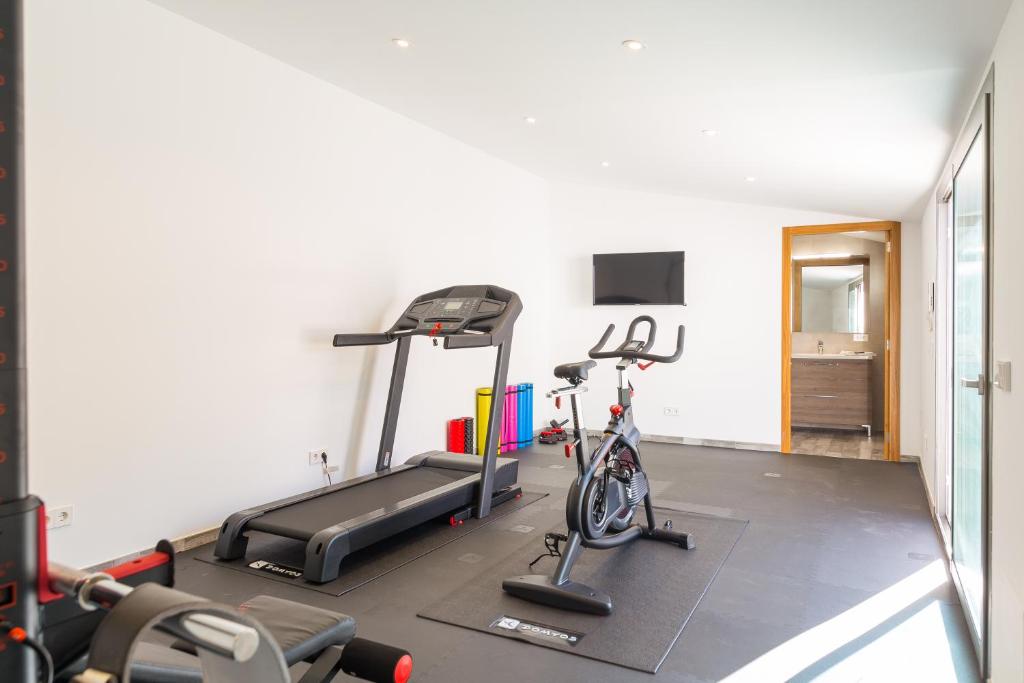 Fitness centrum a/nebo fitness zařízení v ubytování Villa margalida