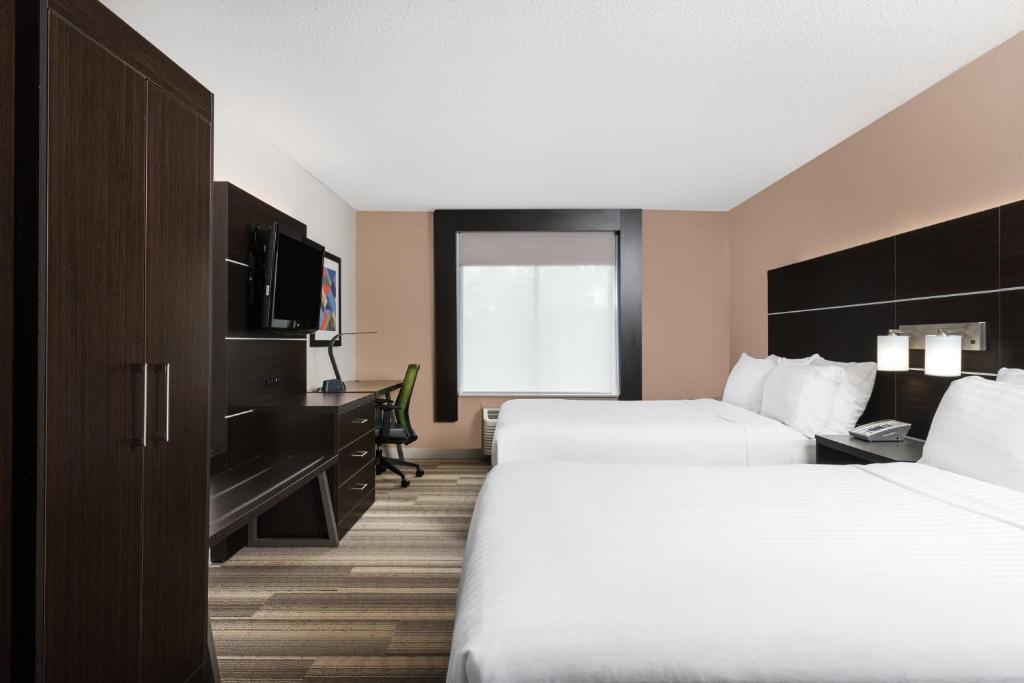 Holiday Inn Express Hillsville, an IHG Hotel - 标准房间有两张大号床
