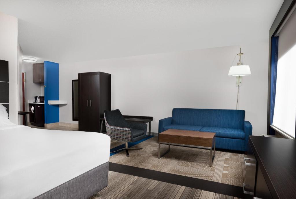 Holiday Inn Express Hillsville, an IHG Hotel - 国王套房配沙发床