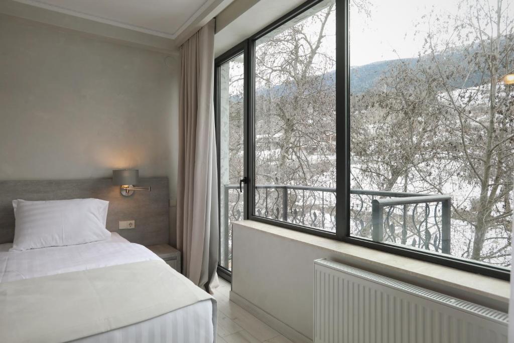 Postel nebo postele na pokoji v ubytování Sunset Terrace Mestia