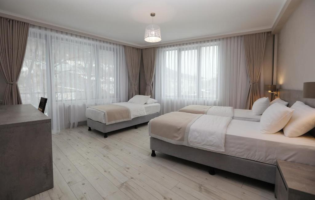 Postel nebo postele na pokoji v ubytování Sunset Terrace Mestia