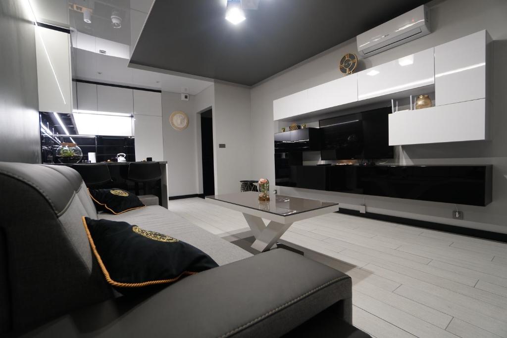 Apartament Lema Versace przy Tauron Arena- Jacuzzi, Parking - Apartment With Balcony