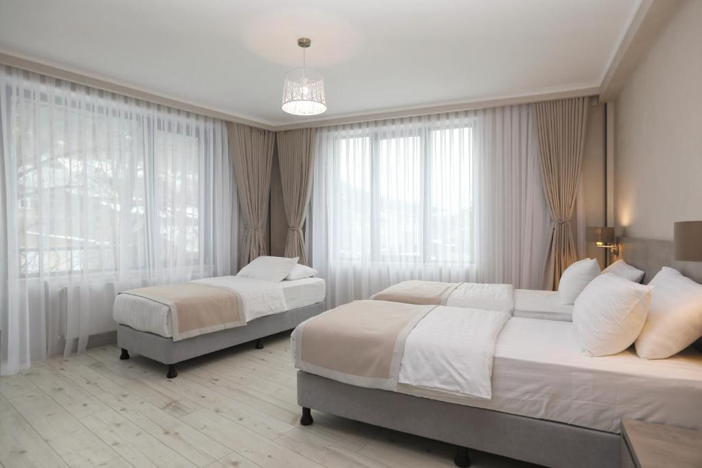 Postel nebo postele na pokoji v ubytování Sunset Terrace Mestia