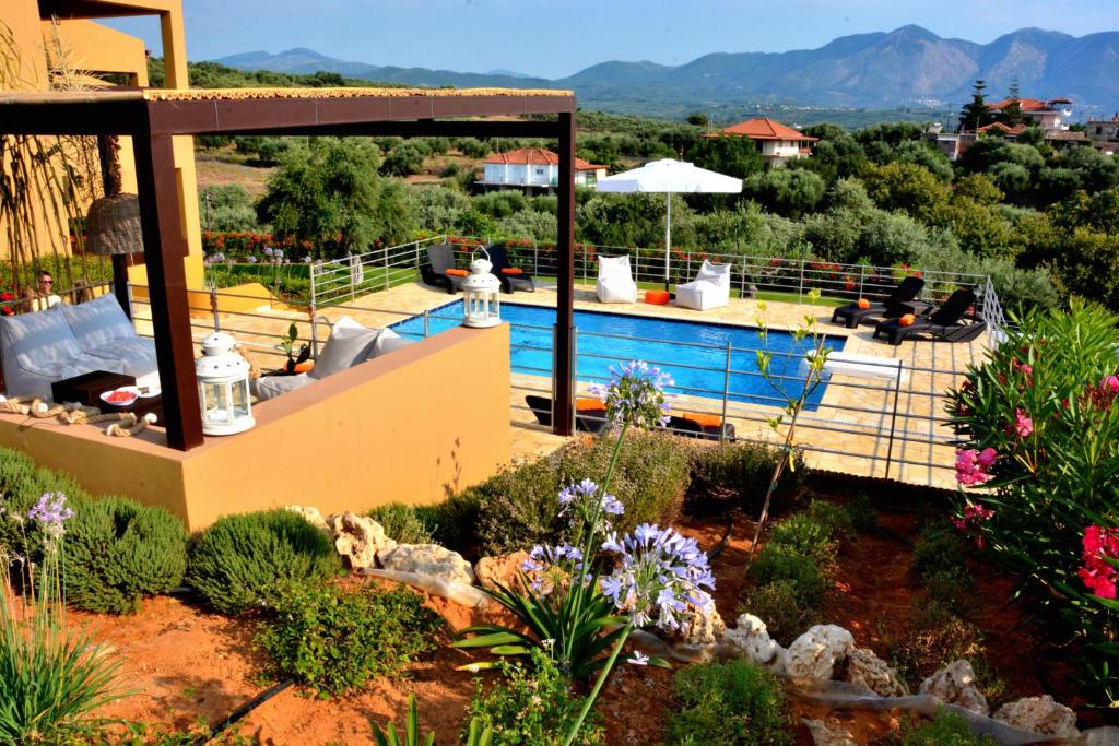 The swimming pool at or close to Villa Verde
