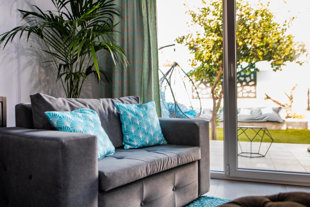 A seating area at Cubo's Cozy & Modern Sol de Malaga