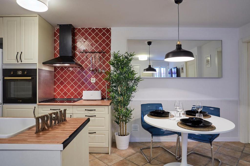 LEEWAYS APARTMENT I in SAN LORENZO - One-Bedroom Apartment
