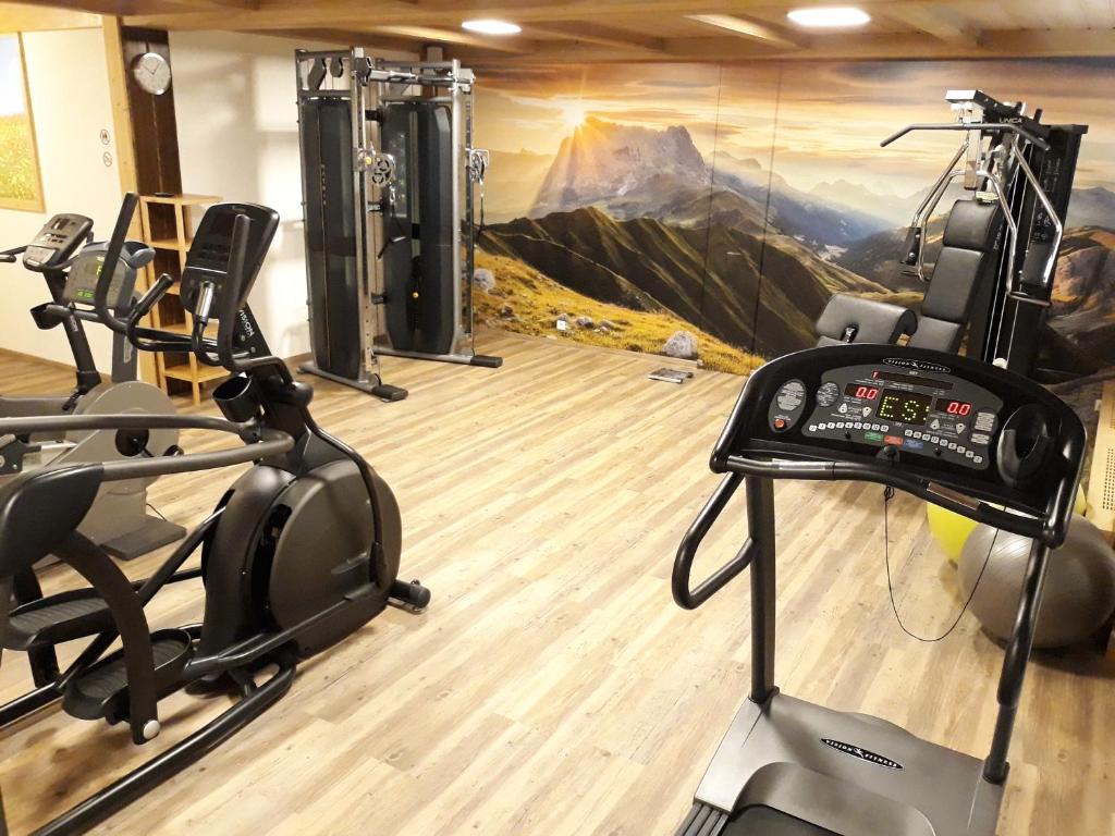 Fitness centrum a/nebo fitness zařízení v ubytování Hotel Castel Oswald von Wolkenstein