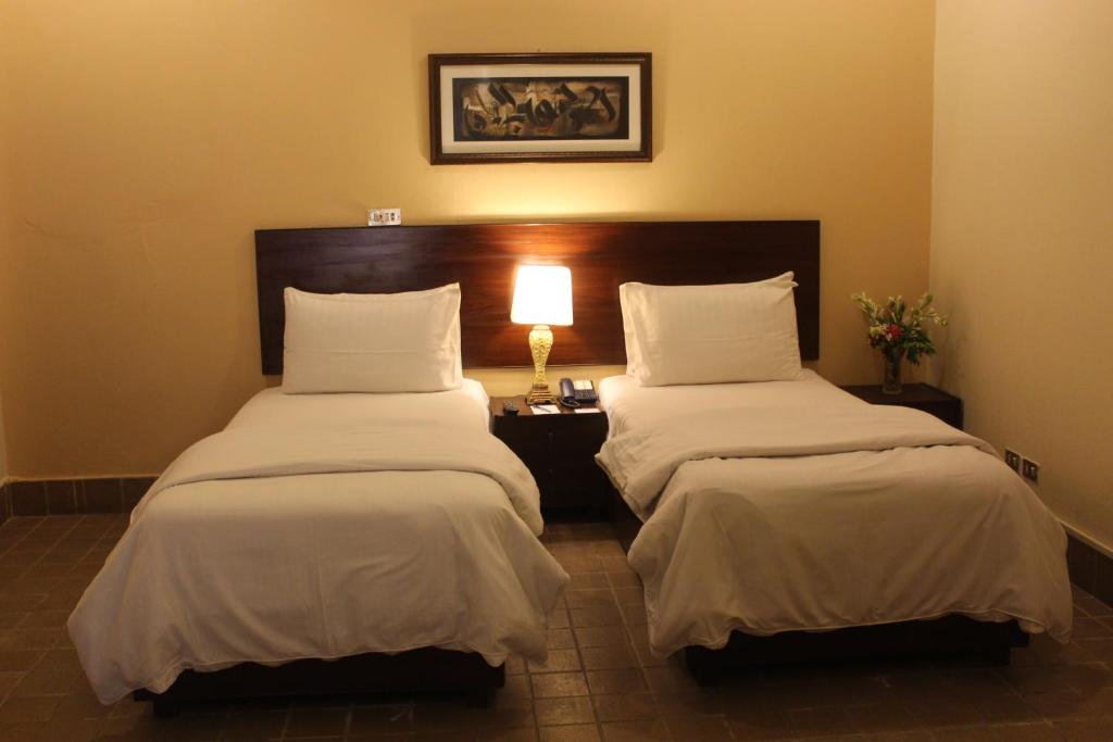 A bed or beds in a room at Hotel One Bahawalpur