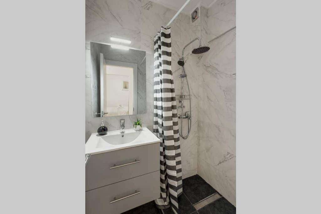 Kúpeľňa v ubytovaní Spacious stylish studio up to 4ppl close to centre