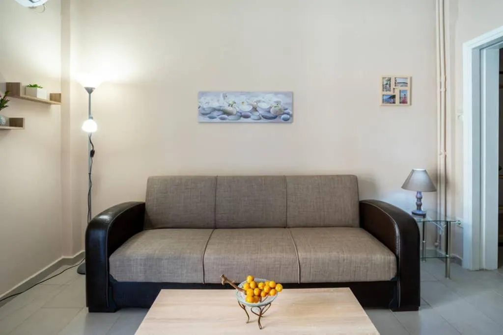 Charming fully-equipped apt, 5 min walk from metro, Athens, Greece