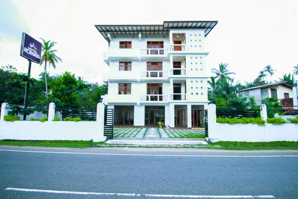 Hotel Romaya - Housity