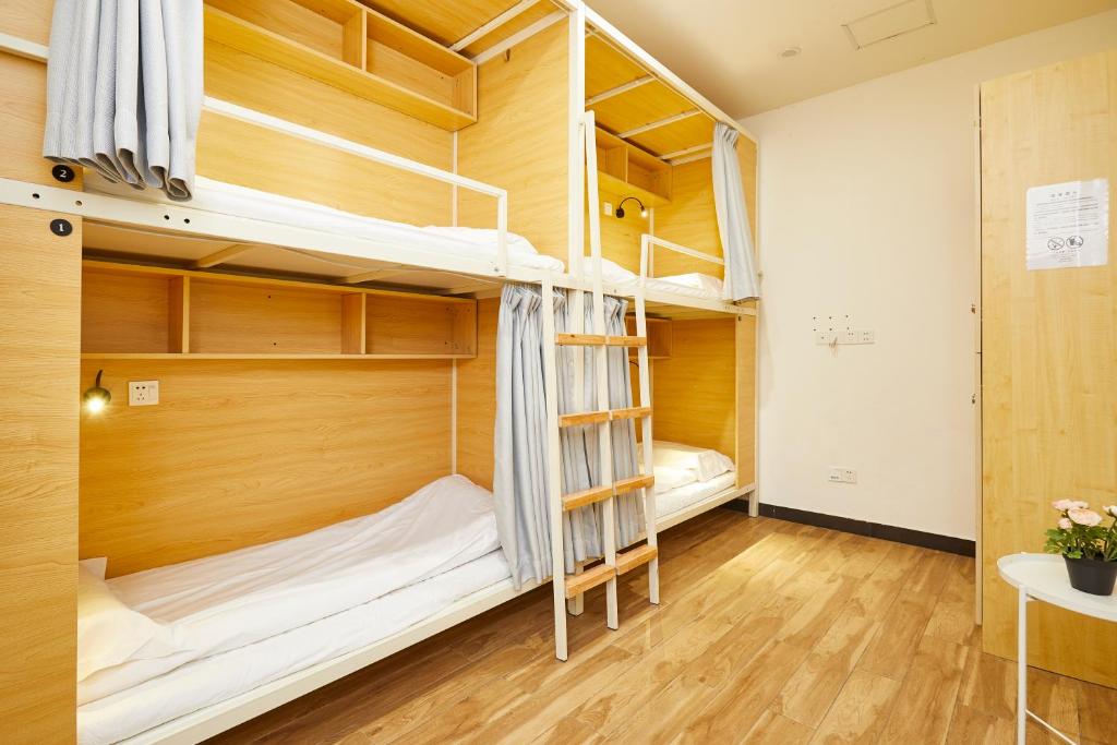 Postel nebo postele na pokoji v ubytování Shanghai Meego Qingwen Hotel