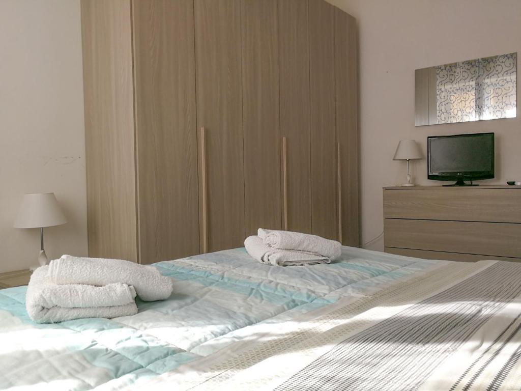 Metro Guest House - Double Or Twin Room With Private Bathroom