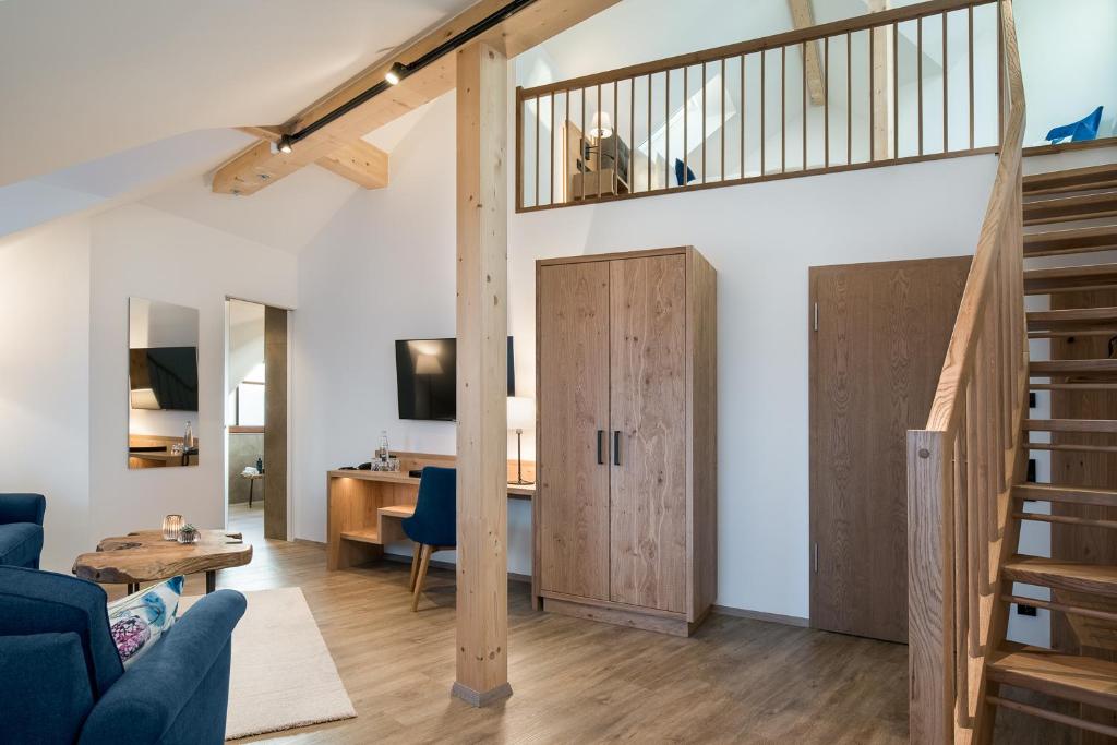 TV a/nebo společenská místnost v ubytování Hotel Obermaier