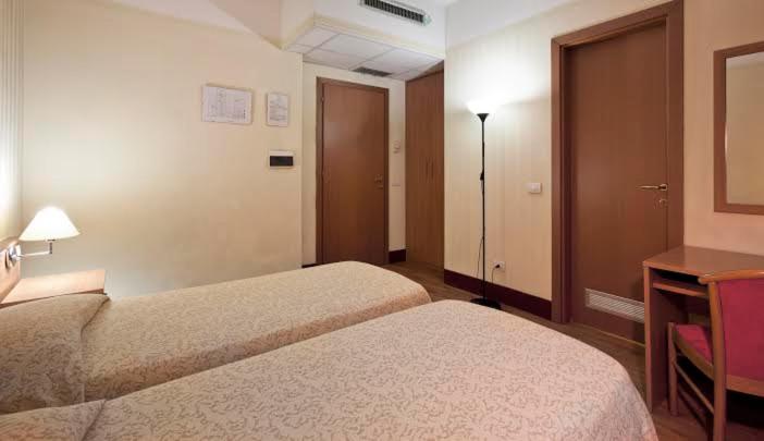 Postel nebo postele na pokoji v ubytování Hotel Fortuna
