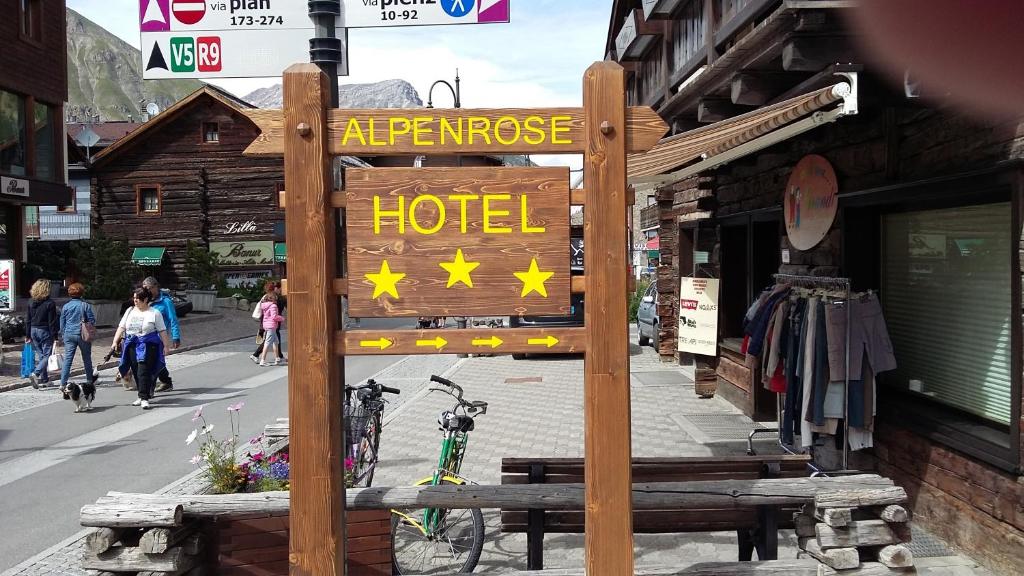 Certifikát, hodnocení, plakát nebo jiný dokument vystavený v ubytování Albergo Alpenrose