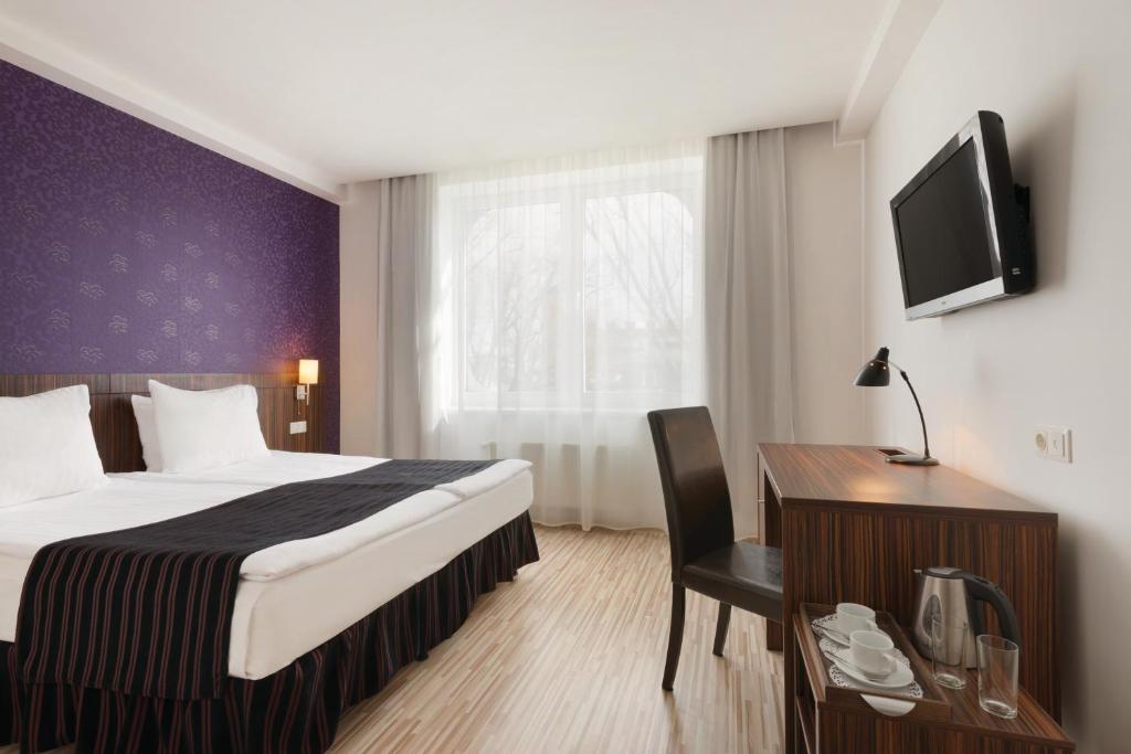 Televizors / izklaižu centrs naktsmītnē Rija VEF Hotel with FREE Parking