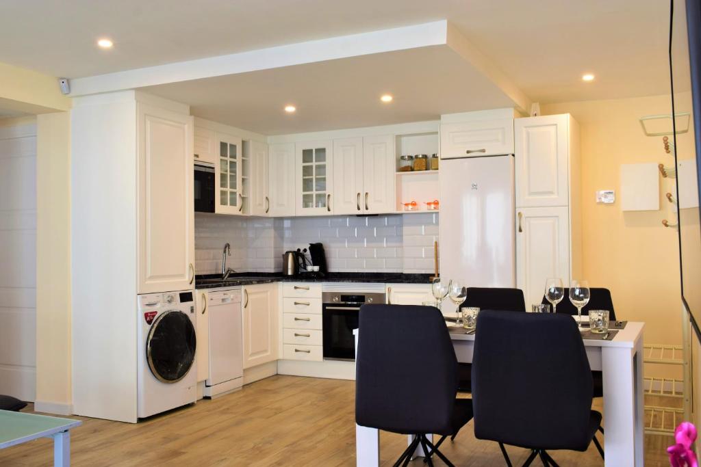 Apartment in Salou next to the beach for families,WIFI