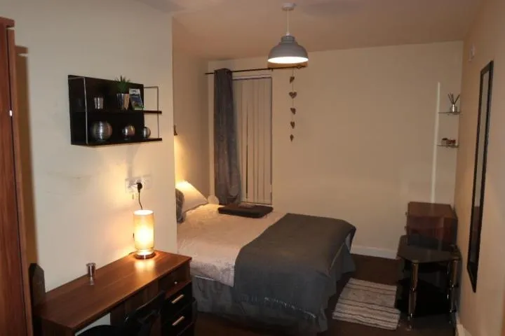 Double Bedroom in Superb House in Great Location *8, Bayberry (NY), United Kingdom