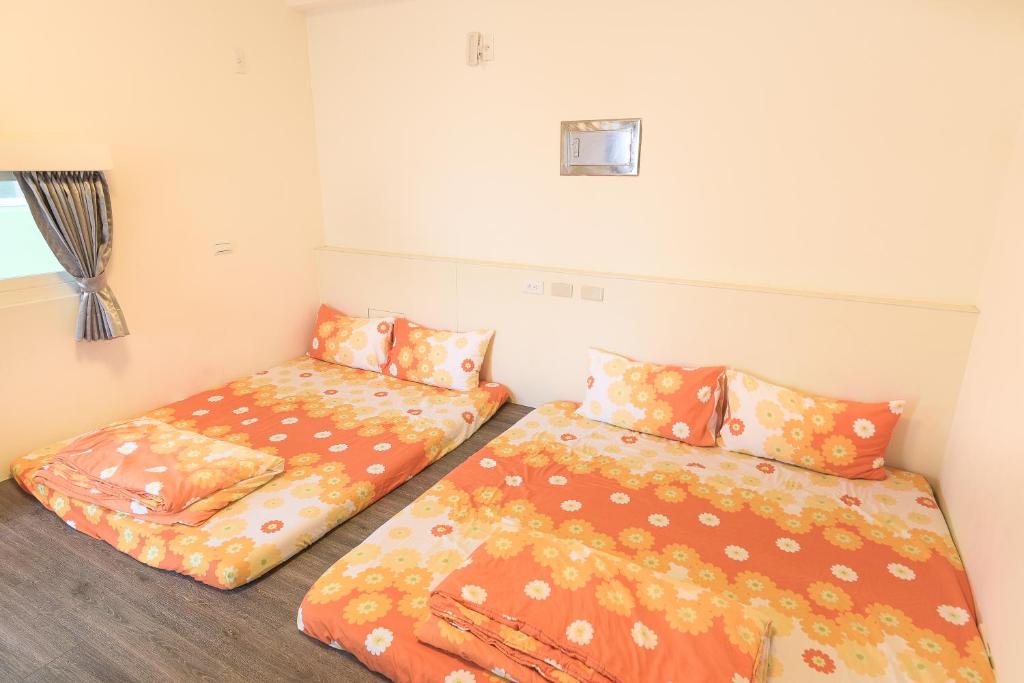 Postel nebo postele na pokoji v ubytování Sing Fu Hua Homestay