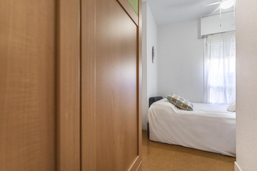 Posteľ alebo postele v izbe v ubytovaní Rentcostadelsol Malagueta Miramar