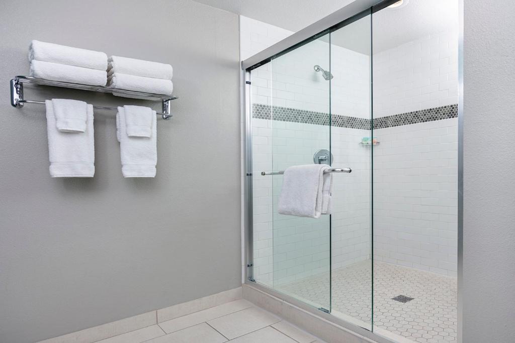 The Pierpont Inn - Quadruple Room With Sea View