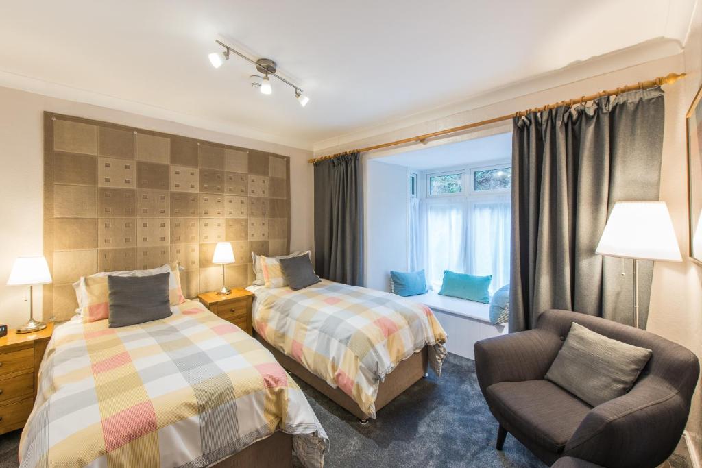 Tudor Lodge - Grande Chambre Lits Jumeaux