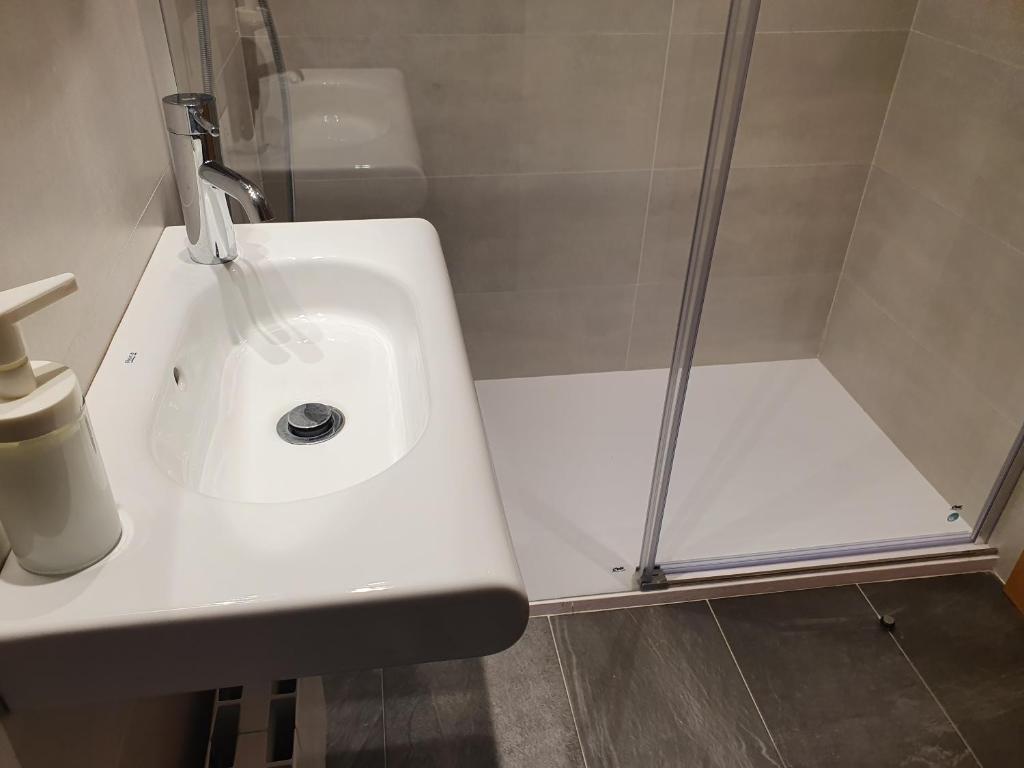 Koupelna v ubytování Hostal BESTPRICE Barcelona Stadium