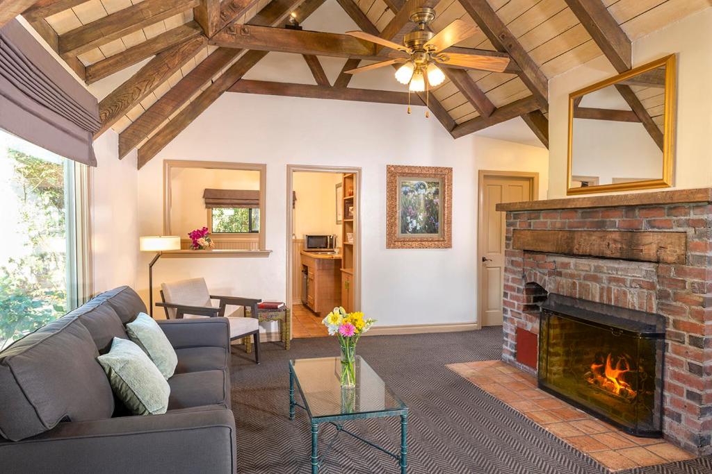 The Pierpont Inn - Garden Cottage - Non-Smoking