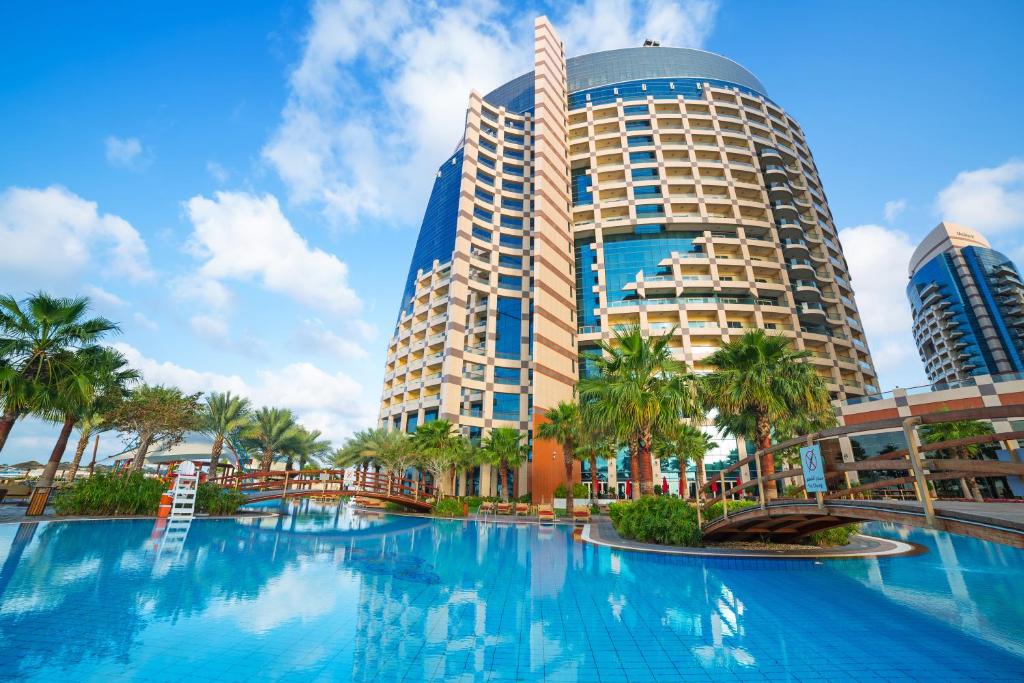 Bazén v ubytování Khalidiya Palace Rayhaan by Rotana, Abu Dhabi nebo v jeho okolí
