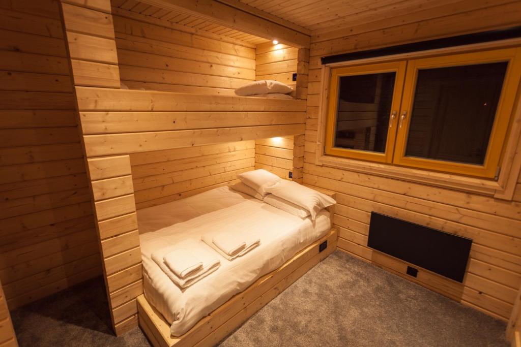 iLodge Ultra - Five-Bedroom House