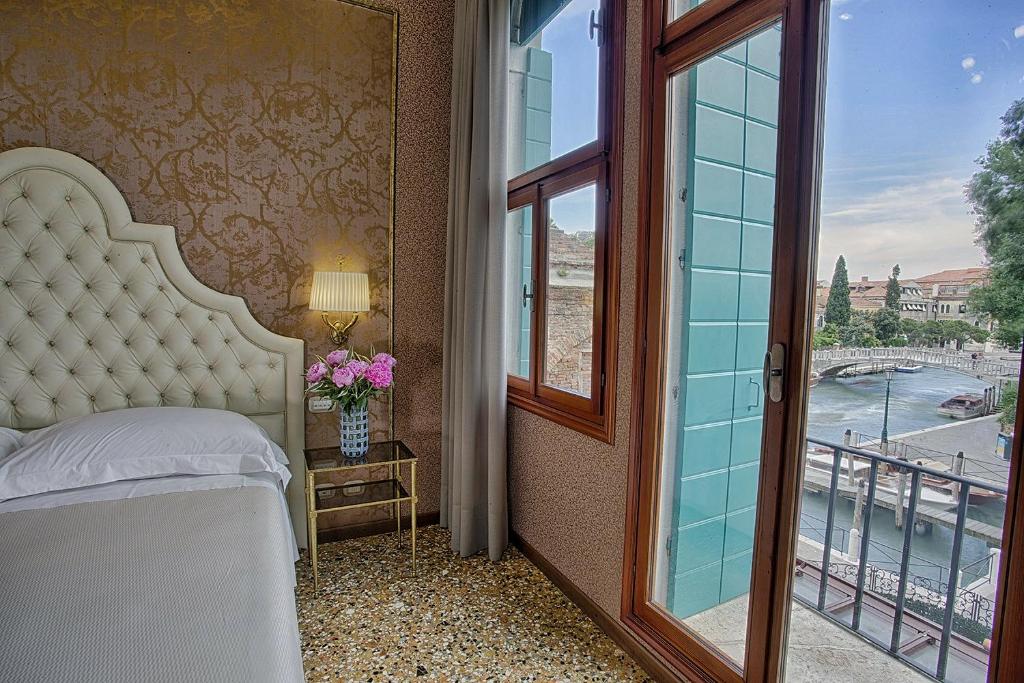 Hotel Santa Chiara - Resim 14