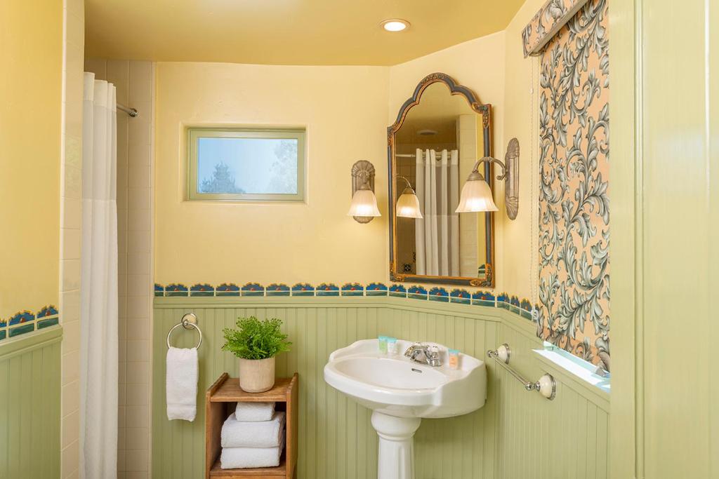The Pierpont Inn - Quadruple Room With Garden View