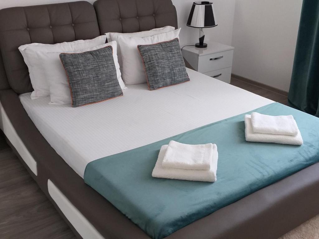 a large bed with two pillows on it at Luxury-Apartment Ultracentral in Câmpulung Moldovenesc