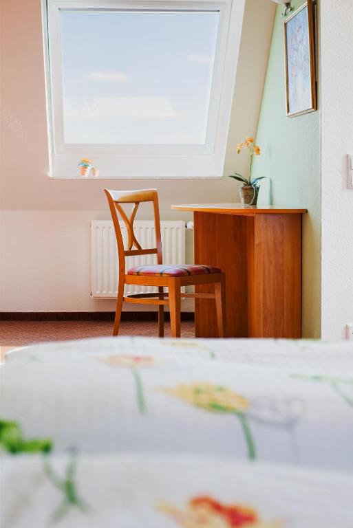 Postel nebo postele na pokoji v ubytování Hotel Hus Achtern Diek