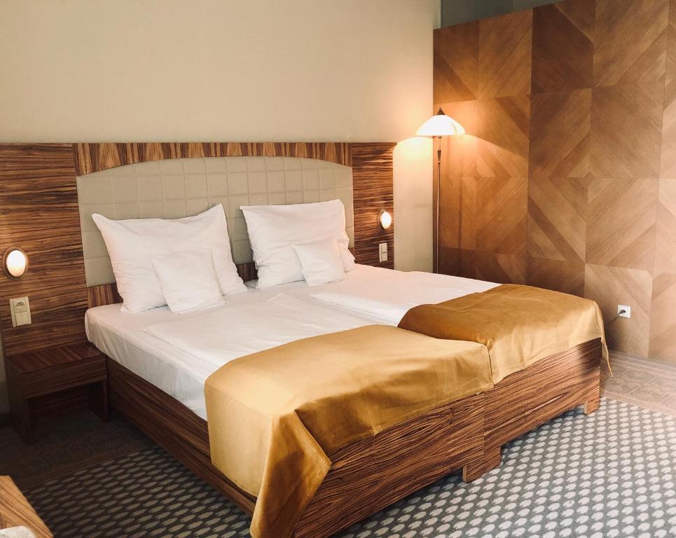 Postel nebo postele na pokoji v ubytování Hotel Okresní Dům