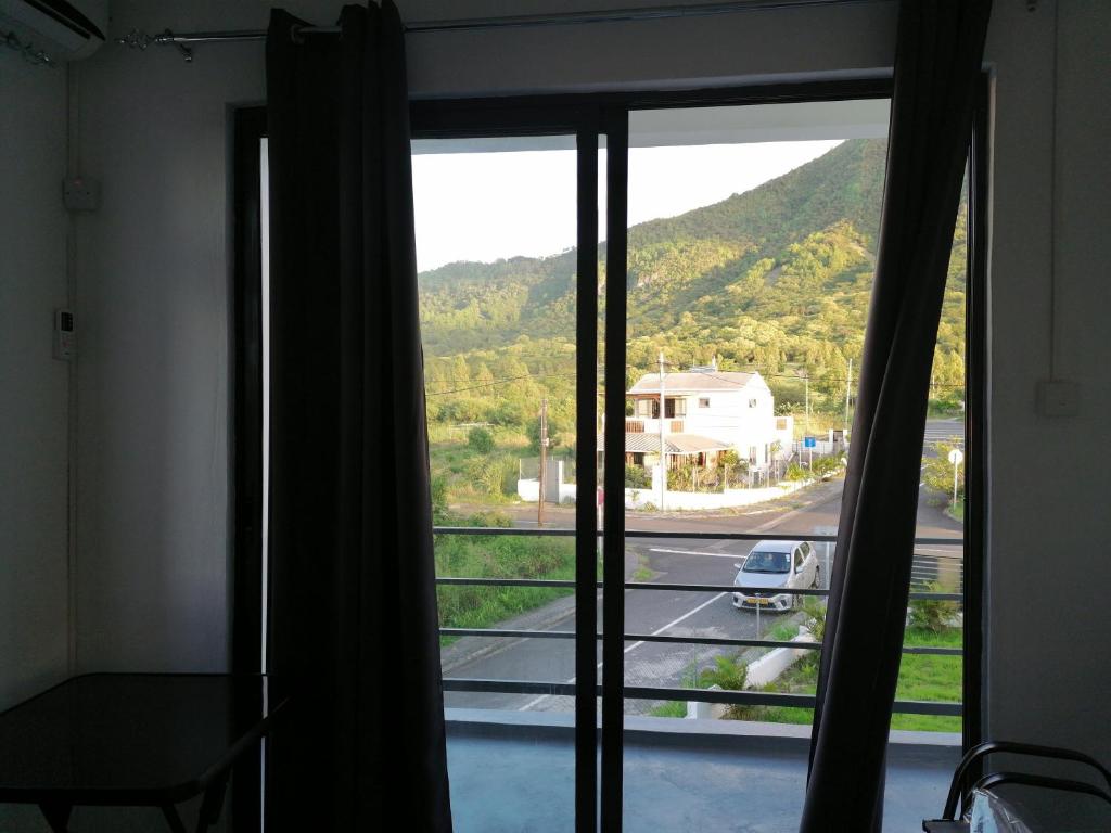 Nespecifikovaný výhled na hory nebo výhled na hory při pohledu z apartmánu