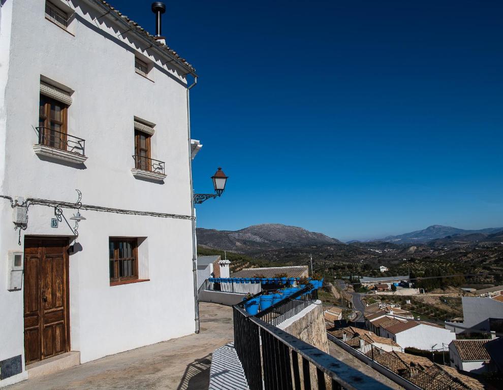 A general mountain view or a mountain view taken from the holiday home