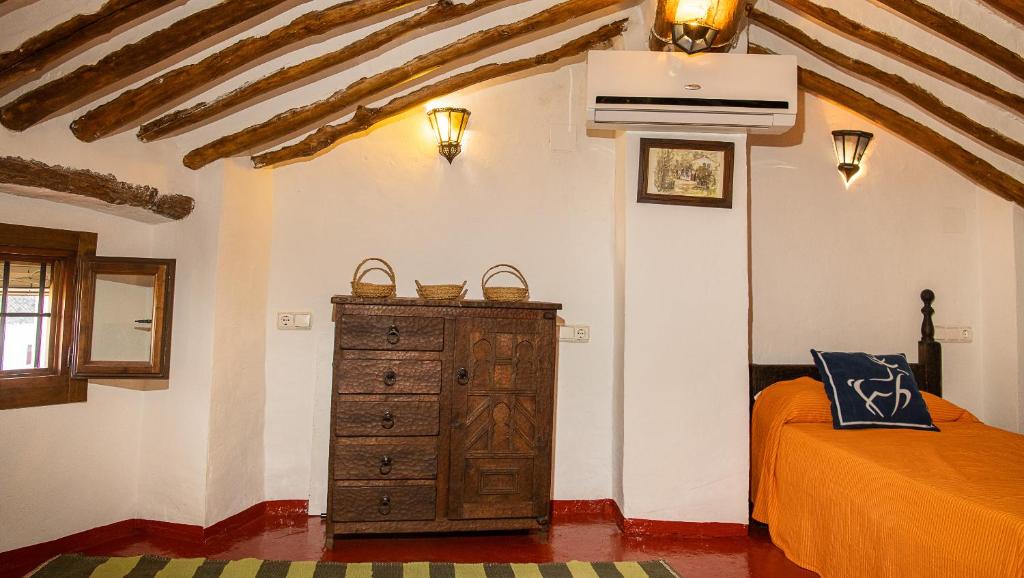A bed or beds in a room at Casilla Dalea en Carcabuey, descubre el interior de Andalucia