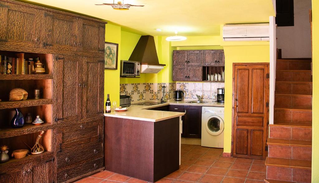 A kitchen or kitchenette at Casilla Dalea en Carcabuey, descubre el interior de Andalucia