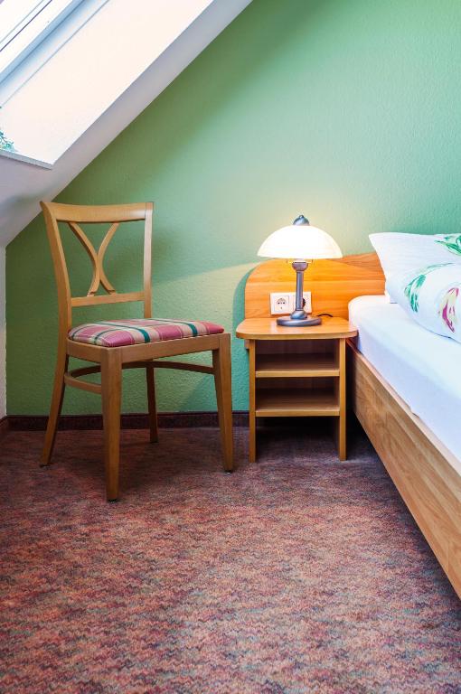 Postel nebo postele na pokoji v ubytování Hotel Hus Achtern Diek