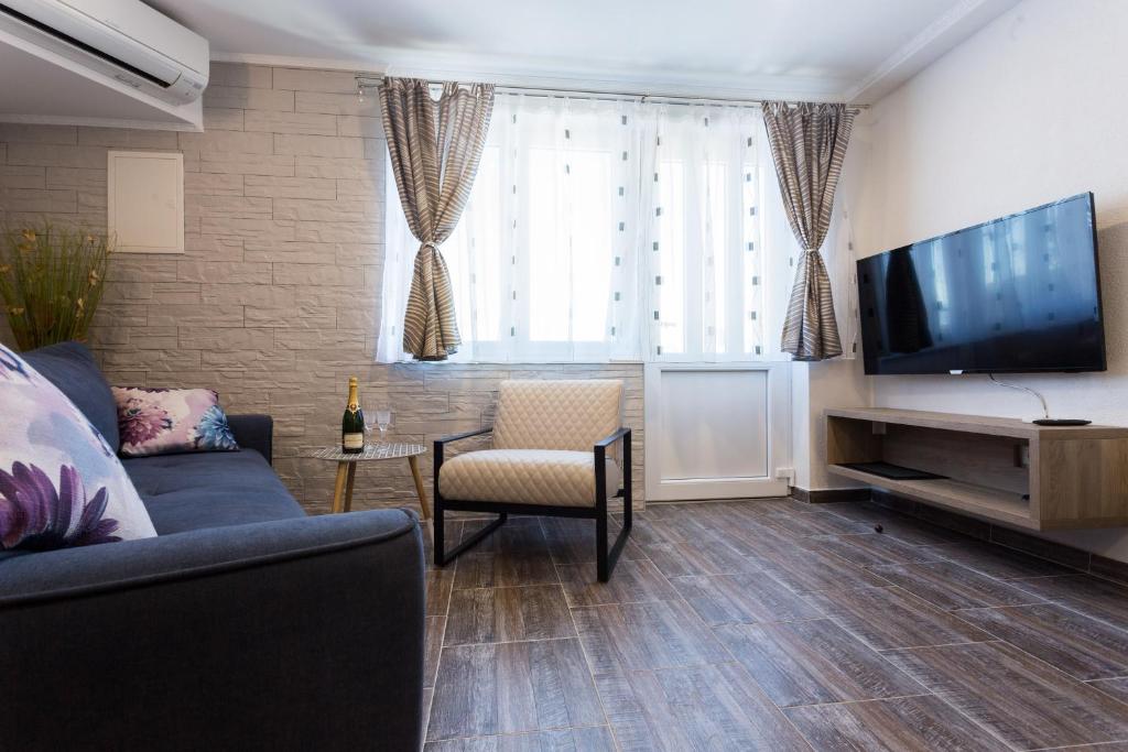 Televízia a/alebo spoločenská miestnosť v ubytovaní Sedra Home