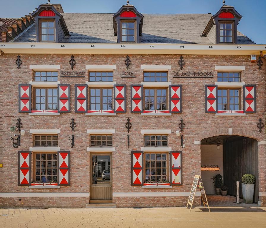 a brick building with red and white squares on it at Hotel De Jachthoorn in Hoogstraten