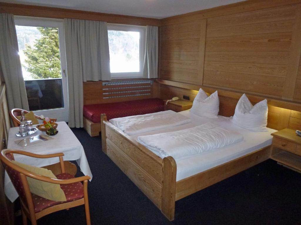 Postel nebo postele na pokoji v ubytování Alpenhof Landhotel Restaurant