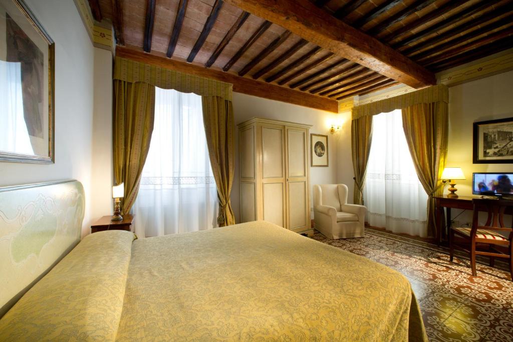 Łóżko lub łóżka w pokoju w obiekcie Hotel Palazzo di Valli