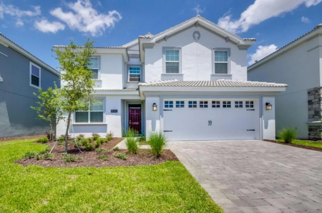 Ultimate 6 Bedroom Villa With Spa, Davenport, United States